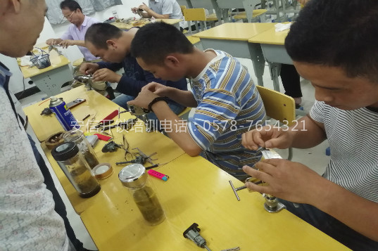 若羌学开锁难不难学？